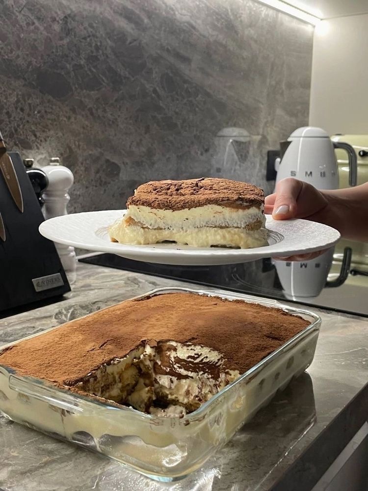 راز ساخت تیرامیسوی خوشمزه و سالم: نسخه وگان و بدون شکر