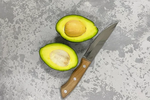 چرا آووکادو باید در سبد غذایی هر کسی باشد؟ فواید باورنکردنی آووکادو برای سلامتی